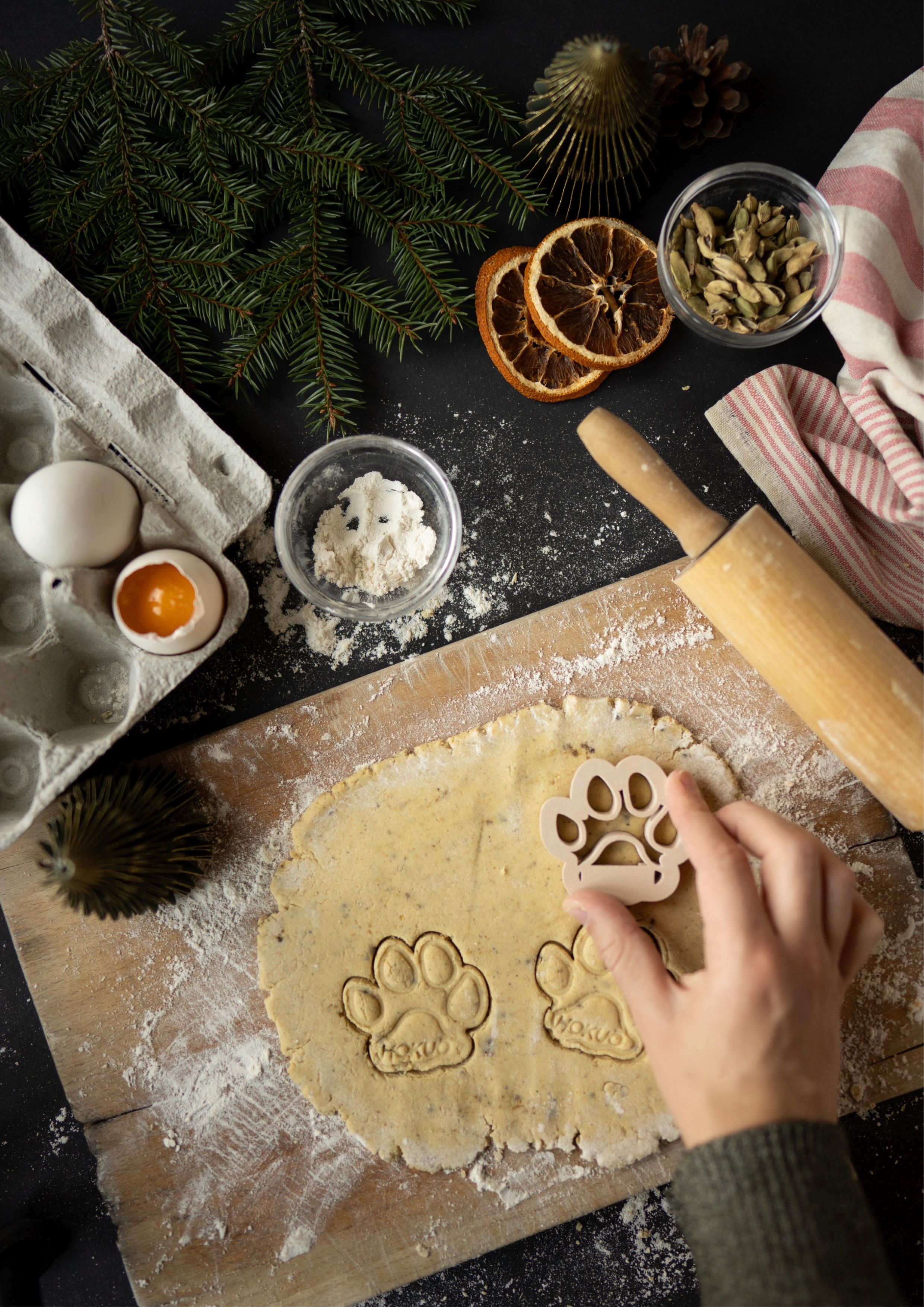 Er du klar for å lage nybakte småkaker til bestevennen din? Denne unike kakeblandingen for både katter og hunder er designet for å bringe glede til hjemmet med hjemmelagde godbiter.